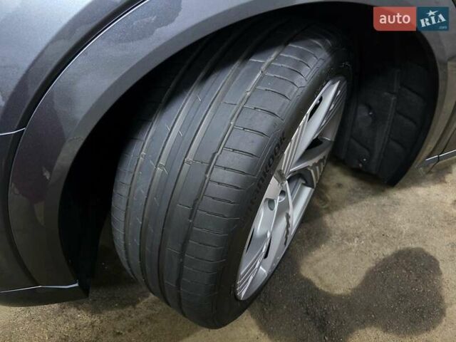 Сірий Ауді E-Tron, об'ємом двигуна 0 л та пробігом 100 тис. км за 41888 $, фото 82 на Automoto.ua