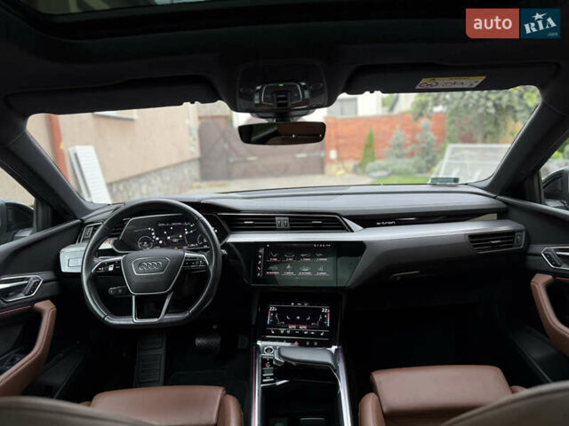 Серый Ауди E-Tron, объемом двигателя 0 л и пробегом 43 тыс. км за 41777 $, фото 43 на Automoto.ua