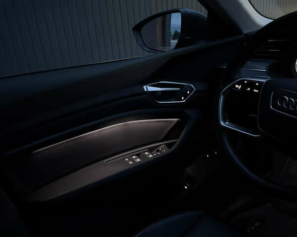 Серый Ауди E-Tron, объемом двигателя 0 л и пробегом 45 тыс. км за 42000 $, фото 43 на Automoto.ua