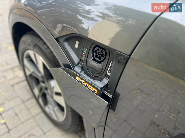 Серый Ауди E-Tron, объемом двигателя 0 л и пробегом 32 тыс. км за 43500 $, фото 19 на Automoto.ua