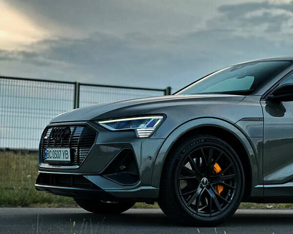 Серый Ауди E-Tron, объемом двигателя 0 л и пробегом 63 тыс. км за 40999 $, фото 55 на Automoto.ua