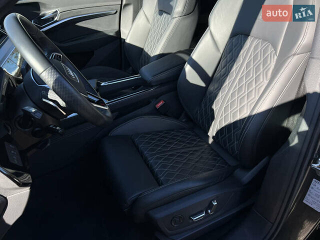 Серый Ауди E-Tron, объемом двигателя 0 л и пробегом 42 тыс. км за 47848 $, фото 24 на Automoto.ua