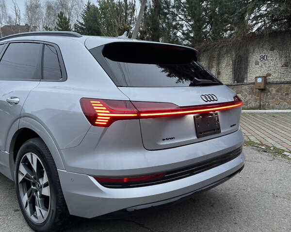 Серый Ауди E-Tron, объемом двигателя 0 л и пробегом 74 тыс. км за 37500 $, фото 20 на Automoto.ua