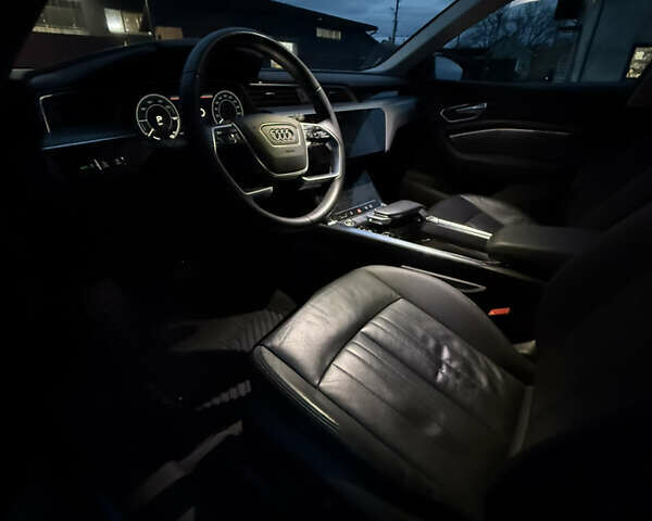 Серый Ауди E-Tron, объемом двигателя 0 л и пробегом 45 тыс. км за 42000 $, фото 32 на Automoto.ua