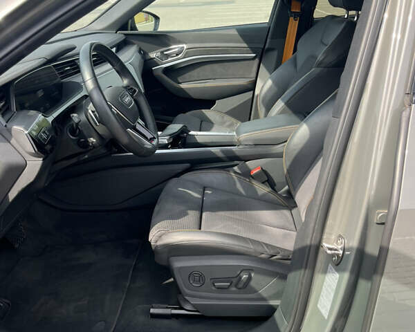 Серый Ауди E-Tron, объемом двигателя 0 л и пробегом 58 тыс. км за 44950 $, фото 14 на Automoto.ua