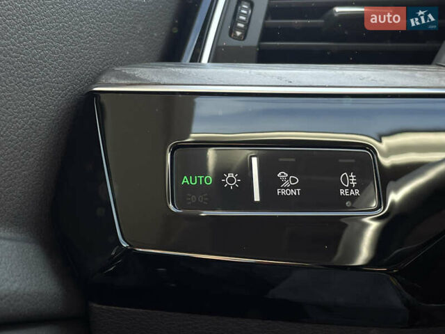 Серый Ауди E-Tron, объемом двигателя 0 л и пробегом 32 тыс. км за 42131 $, фото 53 на Automoto.ua