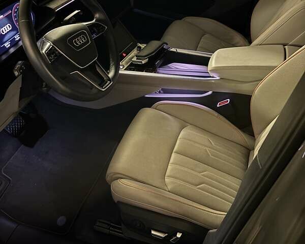 Серый Ауди E-Tron, объемом двигателя 0 л и пробегом 25 тыс. км за 44900 $, фото 28 на Automoto.ua