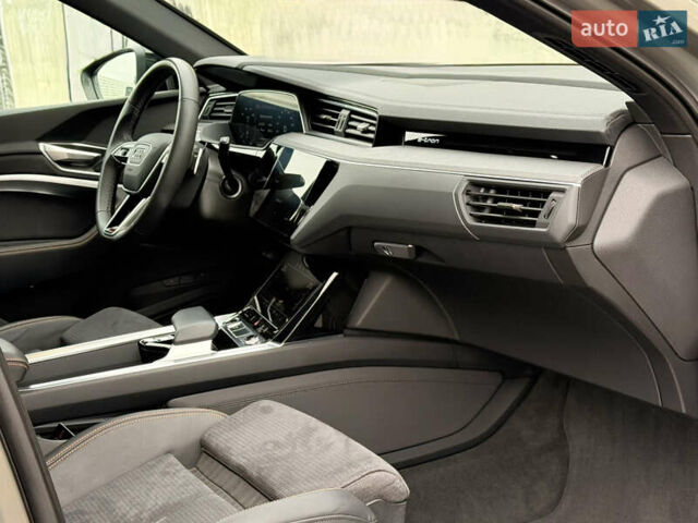 Серый Ауди E-Tron, объемом двигателя 0 л и пробегом 104 тыс. км за 39820 $, фото 49 на Automoto.ua