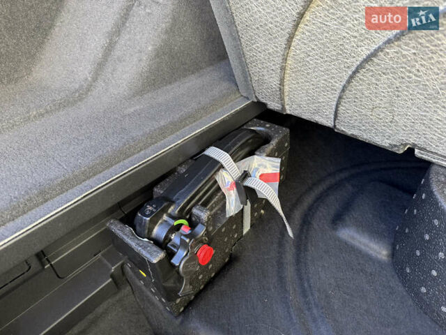 Серый Ауди E-Tron, объемом двигателя 0 л и пробегом 90 тыс. км за 33000 $, фото 94 на Automoto.ua