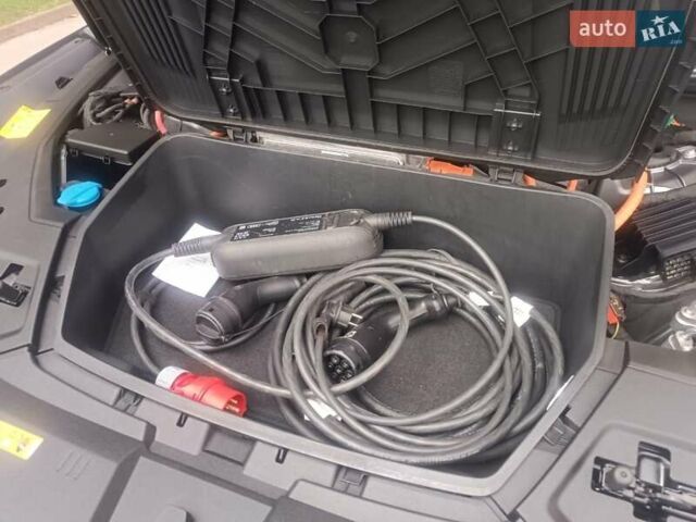 Серый Ауди E-Tron, объемом двигателя 0 л и пробегом 43 тыс. км за 48900 $, фото 22 на Automoto.ua