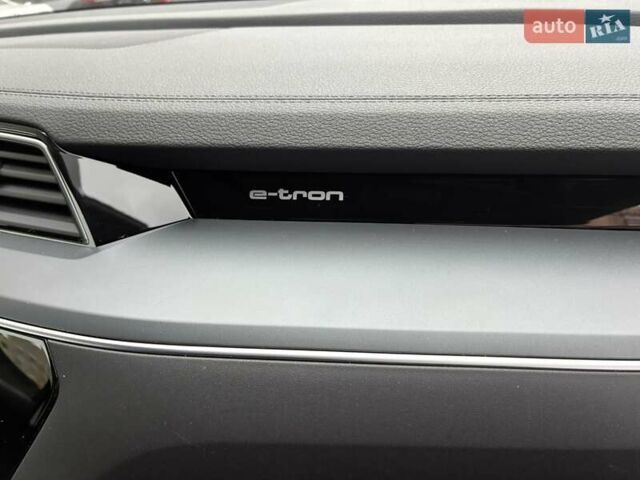 Серый Ауди E-Tron, объемом двигателя 0 л и пробегом 112 тыс. км за 31900 $, фото 68 на Automoto.ua