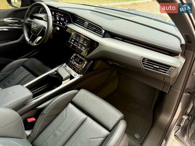 Серый Ауди E-Tron, объемом двигателя 0 л и пробегом 31 тыс. км за 46500 $, фото 52 на Automoto.ua