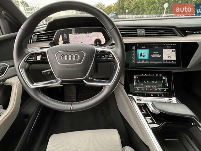Серый Ауди E-Tron, объемом двигателя 0 л и пробегом 43 тыс. км за 48900 $, фото 1 на Automoto.ua