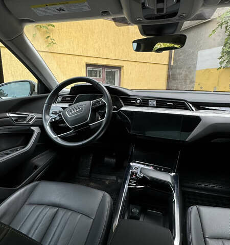 Сірий Ауді E-Tron, об'ємом двигуна 0 л та пробігом 5 тис. км за 42000 $, фото 8 на Automoto.ua