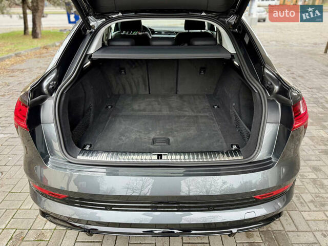 Сірий Ауді E-Tron, об'ємом двигуна 0 л та пробігом 39 тис. км за 46500 $, фото 45 на Automoto.ua
