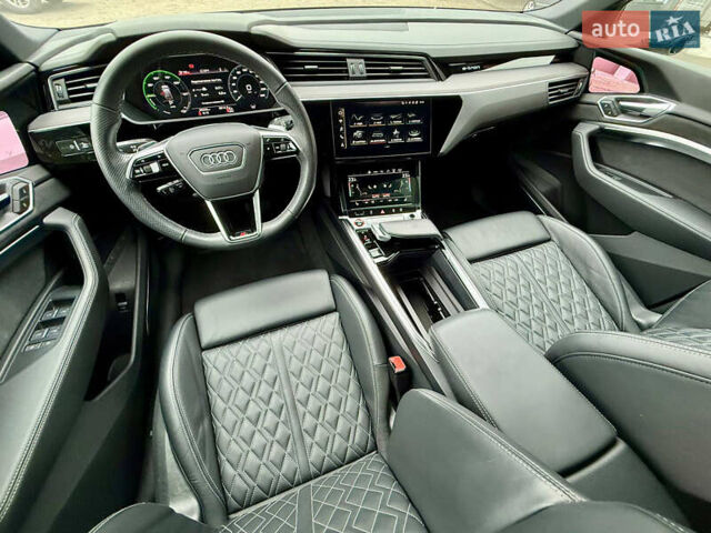 Серый Ауди E-Tron, объемом двигателя 0 л и пробегом 37 тыс. км за 49500 $, фото 46 на Automoto.ua