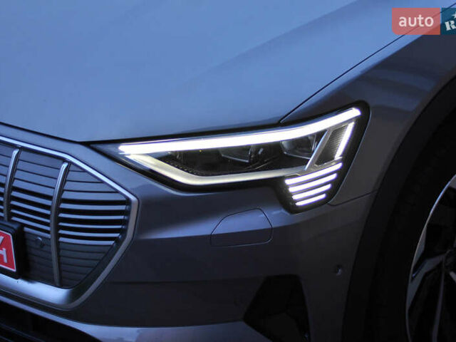 Серый Ауди E-Tron, объемом двигателя 0 л и пробегом 65 тыс. км за 37000 $, фото 5 на Automoto.ua
