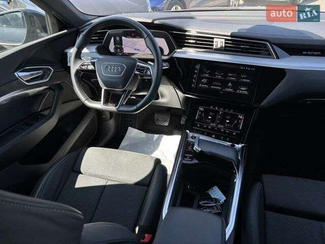 Серый Ауди E-Tron, объемом двигателя 0 л и пробегом 70 тыс. км за 39650 $, фото 21 на Automoto.ua