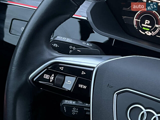 Серый Ауди E-Tron, объемом двигателя 0 л и пробегом 32 тыс. км за 41367 $, фото 58 на Automoto.ua