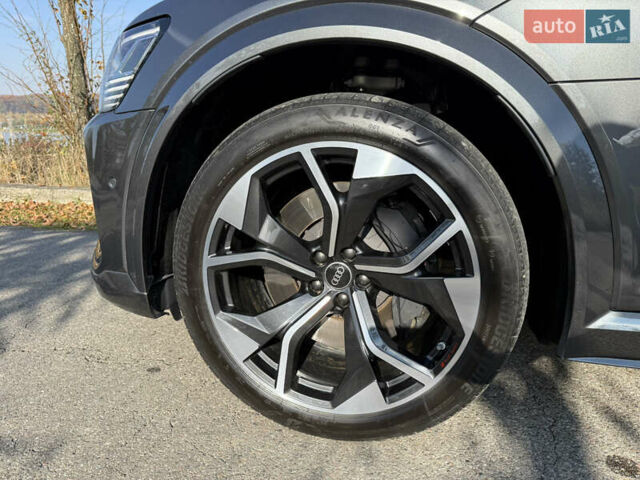 Серый Ауди E-Tron, объемом двигателя 0 л и пробегом 65 тыс. км за 53900 $, фото 12 на Automoto.ua