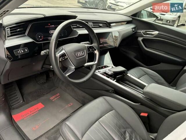 Серый Ауди E-Tron, объемом двигателя 0 л и пробегом 112 тыс. км за 31900 $, фото 71 на Automoto.ua