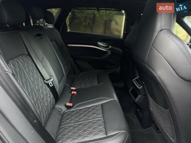 Серый Ауди E-Tron, объемом двигателя 0 л и пробегом 27 тыс. км за 48800 $, фото 18 на Automoto.ua