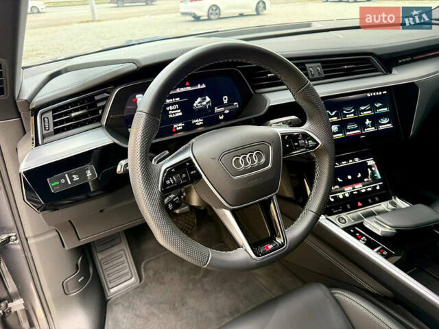 Серый Ауди E-Tron, объемом двигателя 0 л и пробегом 31 тыс. км за 46500 $, фото 34 на Automoto.ua