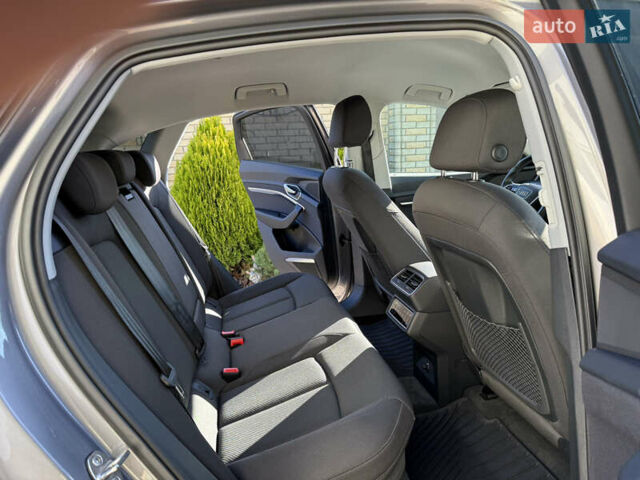 Серый Ауди E-Tron, объемом двигателя 0 л и пробегом 90 тыс. км за 33000 $, фото 84 на Automoto.ua