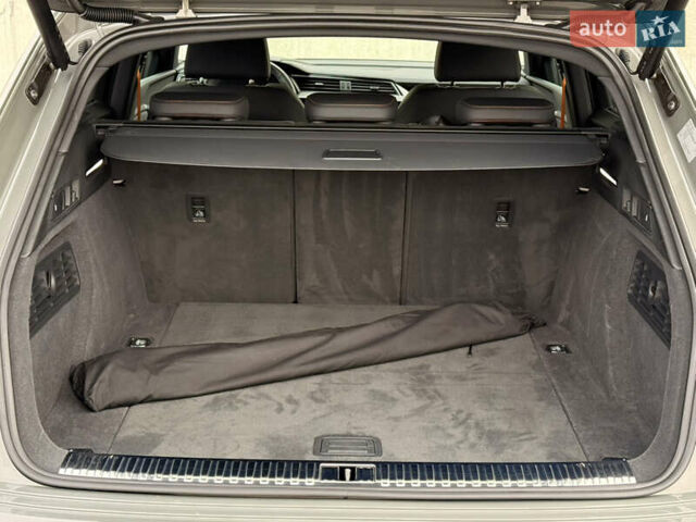 Серый Ауди E-Tron, объемом двигателя 0 л и пробегом 104 тыс. км за 39820 $, фото 21 на Automoto.ua