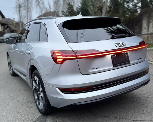 Серый Ауди E-Tron, объемом двигателя 0 л и пробегом 74 тыс. км за 37500 $, фото 19 на Automoto.ua