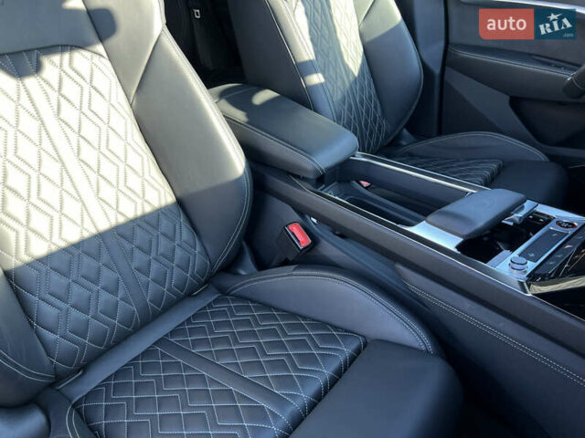 Серый Ауди E-Tron, объемом двигателя 0 л и пробегом 42 тыс. км за 47848 $, фото 43 на Automoto.ua