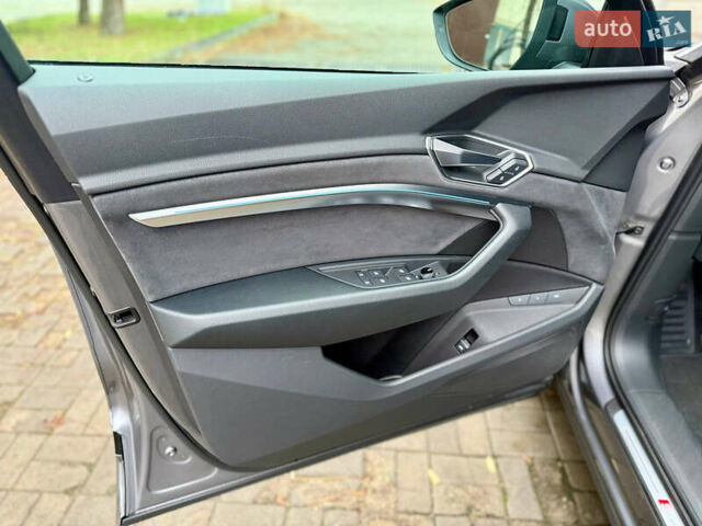 Серый Ауди E-Tron, объемом двигателя 0 л и пробегом 39 тыс. км за 44500 $, фото 24 на Automoto.ua