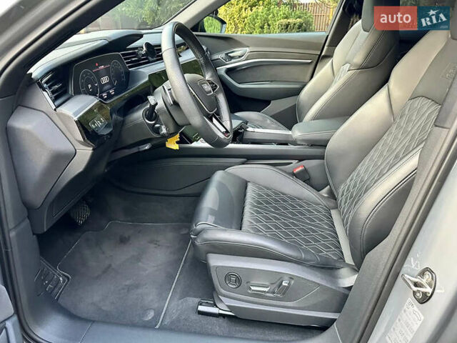 Серый Ауди E-Tron, объемом двигателя 0 л и пробегом 30 тыс. км за 21300 $, фото 2 на Automoto.ua