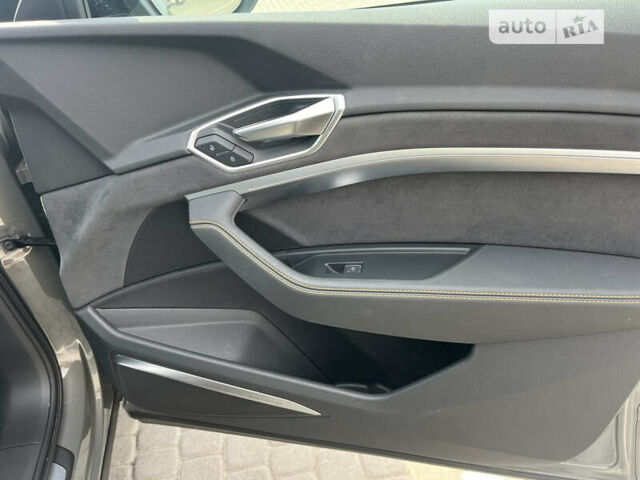 Серый Ауди E-Tron, объемом двигателя 0 л и пробегом 58 тыс. км за 44950 $, фото 19 на Automoto.ua