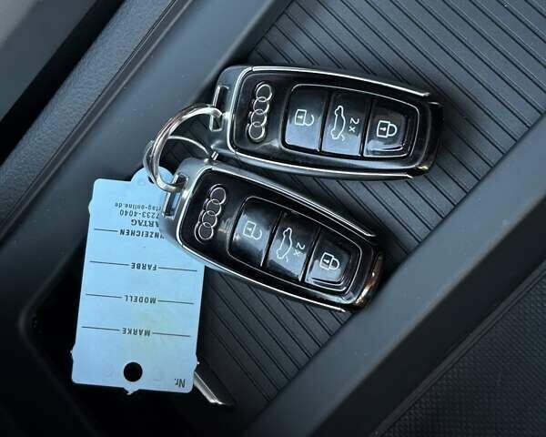 Серый Ауди E-Tron, объемом двигателя 0 л и пробегом 70 тыс. км за 39650 $, фото 31 на Automoto.ua