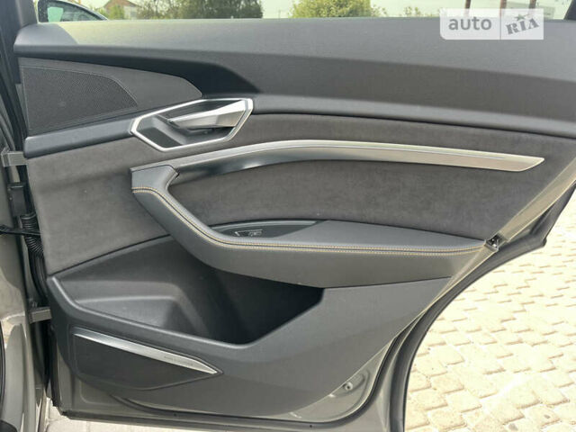 Серый Ауди E-Tron, объемом двигателя 0 л и пробегом 58 тыс. км за 44950 $, фото 20 на Automoto.ua