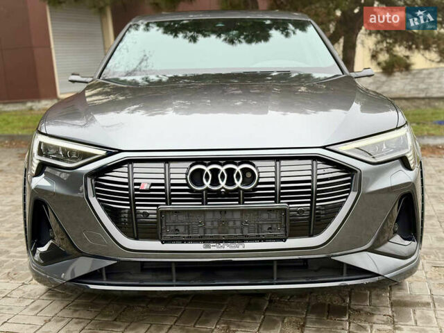 Серый Ауди E-Tron, объемом двигателя 0 л и пробегом 37 тыс. км за 49500 $, фото 19 на Automoto.ua