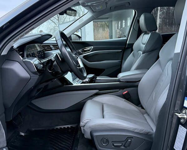 Серый Ауди E-Tron, объемом двигателя 0 л и пробегом 197 тыс. км за 23900 $, фото 23 на Automoto.ua