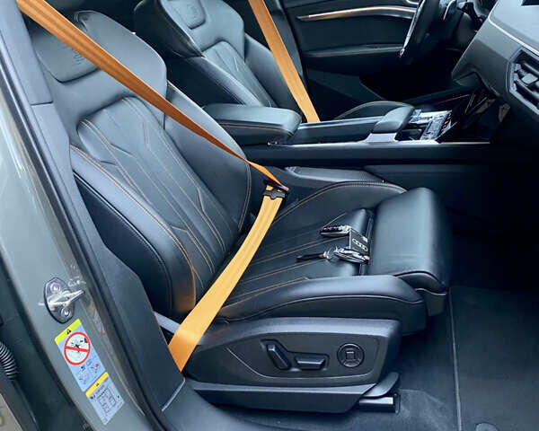 Сірий Ауді E-Tron, об'ємом двигуна 0 л та пробігом 43 тис. км за 45500 $, фото 18 на Automoto.ua