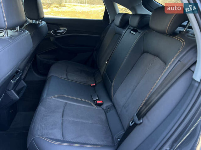 Серый Ауди E-Tron, объемом двигателя 0 л и пробегом 18 тыс. км за 42500 $, фото 36 на Automoto.ua