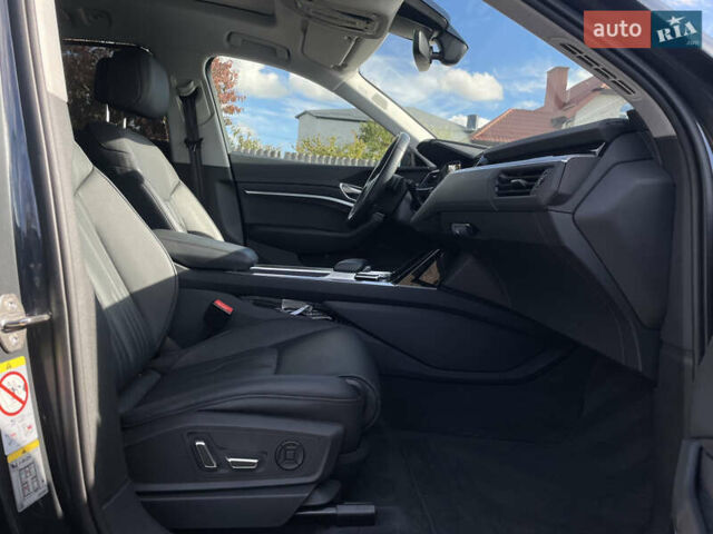 Серый Ауди E-Tron, объемом двигателя 0 л и пробегом 32 тыс. км за 42131 $, фото 42 на Automoto.ua