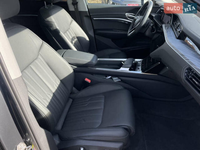 Серый Ауди E-Tron, объемом двигателя 0 л и пробегом 32 тыс. км за 42131 $, фото 43 на Automoto.ua