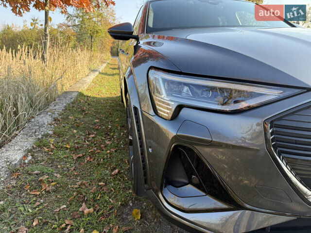 Серый Ауди E-Tron, объемом двигателя 0 л и пробегом 65 тыс. км за 53900 $, фото 5 на Automoto.ua