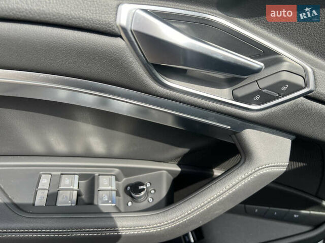 Сірий Ауді E-Tron, об'ємом двигуна 0 л та пробігом 22 тис. км за 48490 $, фото 18 на Automoto.ua