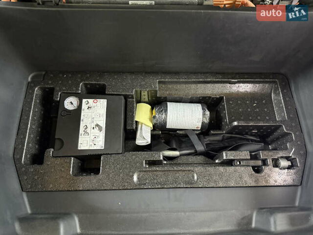 Серый Ауди E-Tron, объемом двигателя 0 л и пробегом 65 тыс. км за 53900 $, фото 39 на Automoto.ua