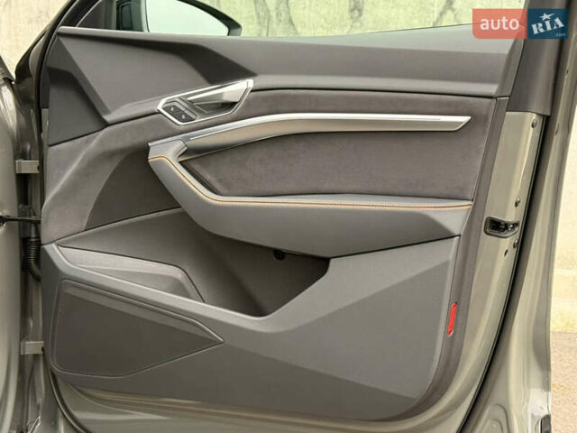 Серый Ауди E-Tron, объемом двигателя 0 л и пробегом 104 тыс. км за 39820 $, фото 44 на Automoto.ua