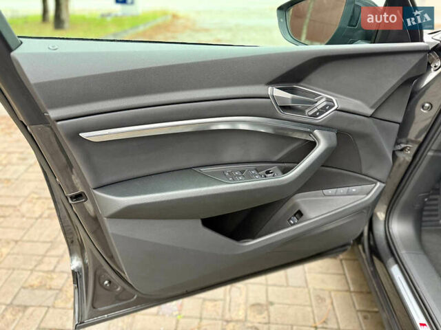 Сірий Ауді E-Tron, об'ємом двигуна 0 л та пробігом 39 тис. км за 46500 $, фото 28 на Automoto.ua