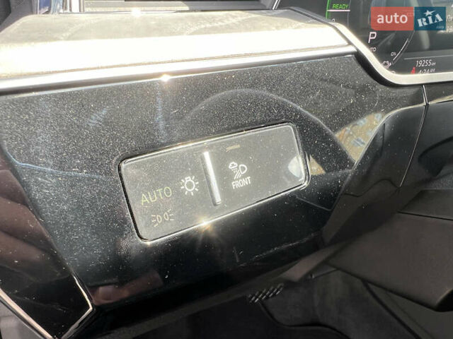 Сірий Ауді E-Tron, об'ємом двигуна 0 л та пробігом 22 тис. км за 48490 $, фото 19 на Automoto.ua
