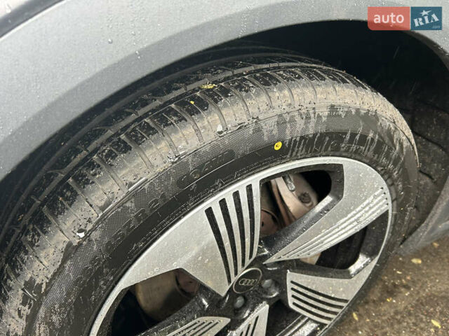 Серый Ауди E-Tron, объемом двигателя 0 л и пробегом 44 тыс. км за 38700 $, фото 9 на Automoto.ua