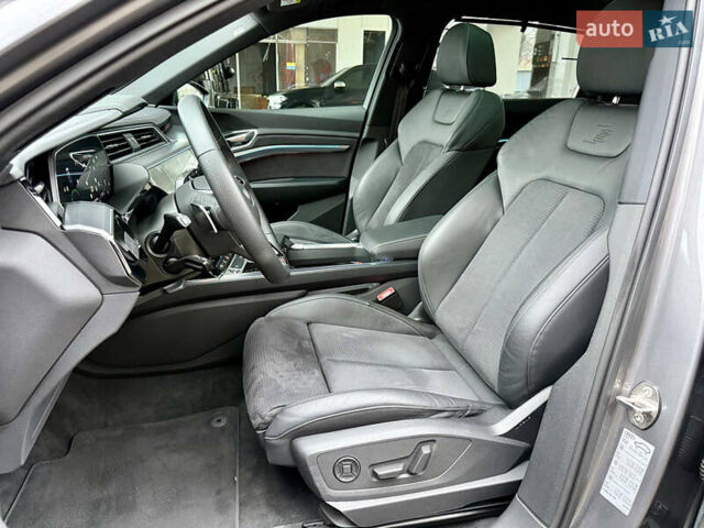 Серый Ауди E-Tron, объемом двигателя 0 л и пробегом 39 тыс. км за 44500 $, фото 27 на Automoto.ua